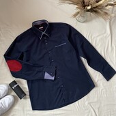 Сорочка у темно-синьому кольорі з акцентними вставками