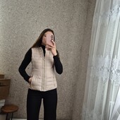 Світла, ніжна безрукавка, гарний стан ❄️