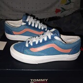 Кеды.р.р.36.стелька 22.5 см.в отличном состоянии.Оригинал!