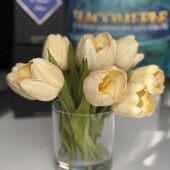 Шикарний декор для дому. Композиція тюльпани у вазі