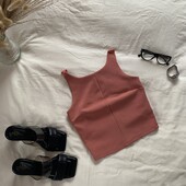 Стильний топ з акцентними бретелями у теракотовому кольорі