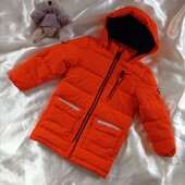 Яскрава помаранчева курточка