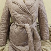 Стеганое стьобане пальто куртка М розмір. На груди від 90см до 98см, бедра від 90см до 105см. Колі