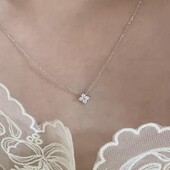 Ніжне срібне кольє з квіткою та Цирконом