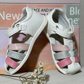 Босоніжки на дівчинку нові 20 на 13см