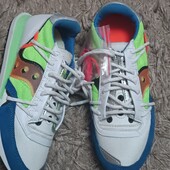 Фірмові кросівки