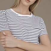 Гарна футболка якісна жіноча