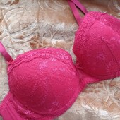 Червоний бюстгальтер з мереживом