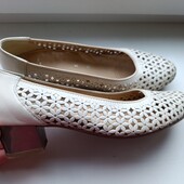 Шикарні, шкіряні, літні, фірмові туфлі з перфорацією