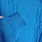 Чудесный теплый свитер -гольф на красивые формы.