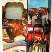 Набор вилка и ложка Человек паук упакован в подарочную упаковку