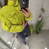 Жіноча утеплена коротка куртка демі