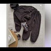 Якісний теплий спортивний костюм.