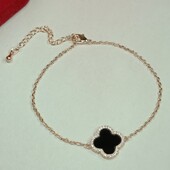 Шикарный браслет в стиле Van Cleef с белыми фианитами, длина 17,5-22,5 см. Мед.сплав (сталь).