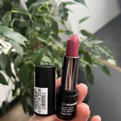 помада тестер у красивому відтінку