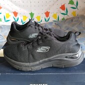 Кроссовки.р.р.41.стелька 26.5 см.в хорошем состоянии.Оригинал!