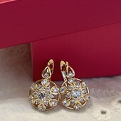 Красивые ,нежные серьги с белым цирконом, позолота 18К,высота 1.5 см,шир 13мм