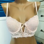 Бюст нежно розовый.