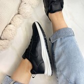 Розпродаж жіночі кросівки