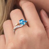 Срібна каблучка з топазом 17 розмір