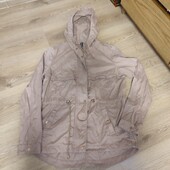 Жіноча вітрівка