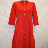 Дуже красива сукня червоного кольору.