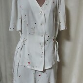 Ніжний костюм із вишивкою