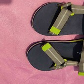 дитячі гарні сандалі на липучках, легенькі