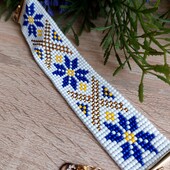 Браслет на руку з бісеру