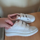 Кросівки р.35/36 ( устілка 23.0 см)