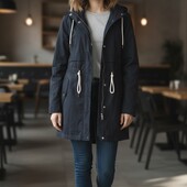 Парка на весну розмір 36 Є плямка ! Треба стірка