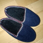 Якісні, утеплені тапочки .устілка 17.5-18 см,нові