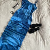 Актуальна максі-сукня в блакитних тонах