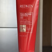 Redken Frizz Dismiss Rebel 230 градусів термозахист волосся,не змивається.кінець посіченим кінчикам