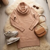 Шикарный теплый свитер на краcивые формы.H&M