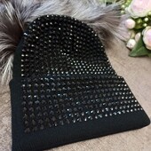 Шапка в стрази