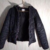 Класна ошатна куртка зимова Bershka . Розміри 42- 44