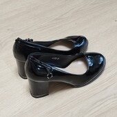 Черные туфли на широком каблуке р.39,41. Новые!