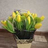 Квіткова композиція 18тюльпанів